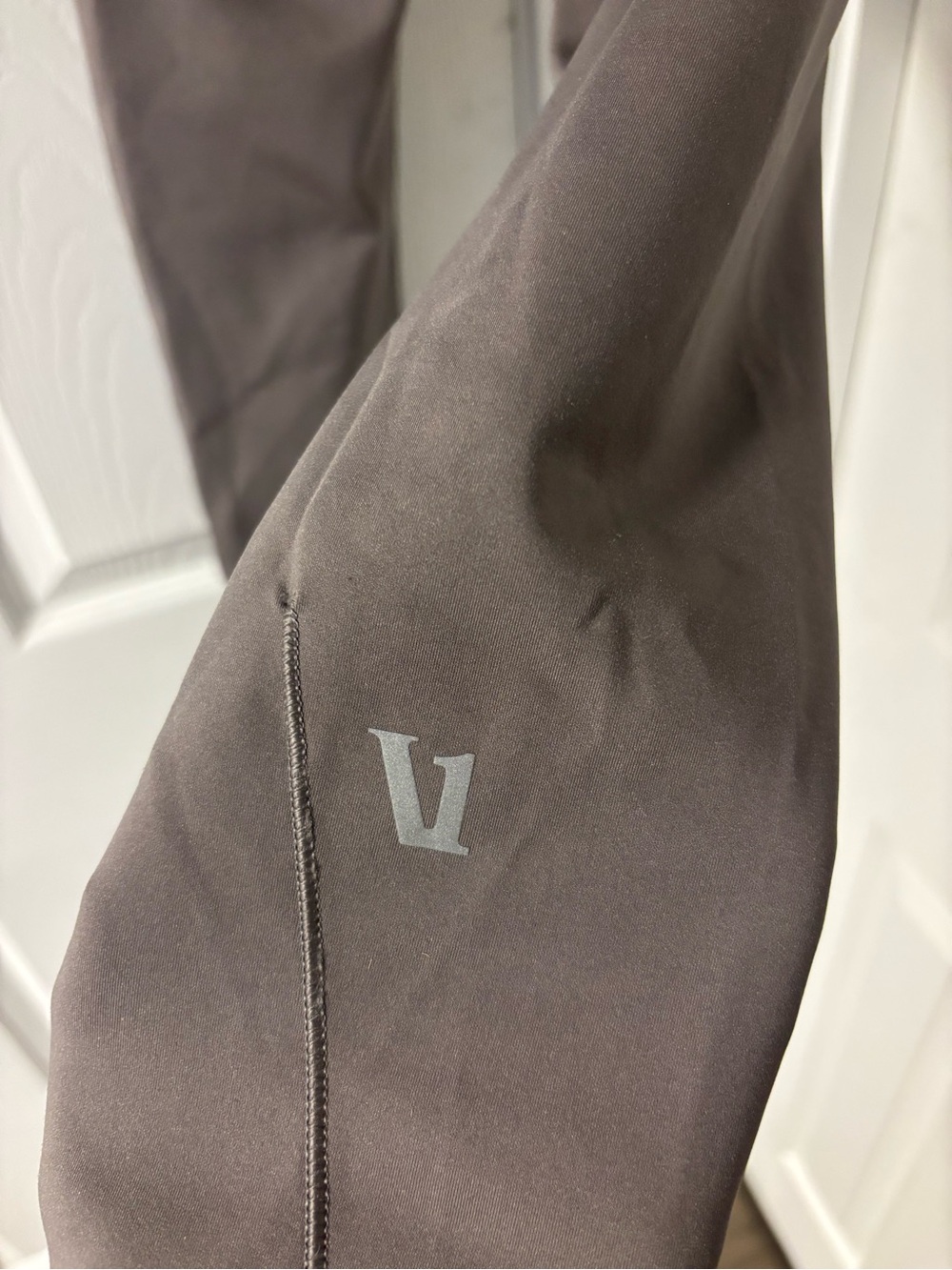 Vuori Women's Leggings in Dark Brown